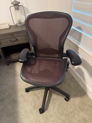 Herman miller aeron chair - miller,
