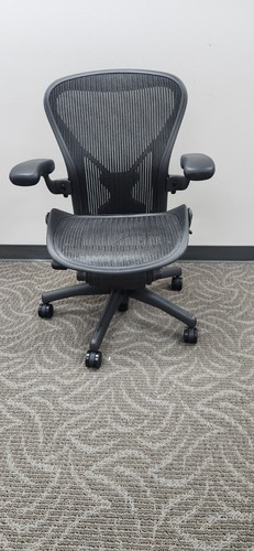 Herman miller aeron chair - miller,
