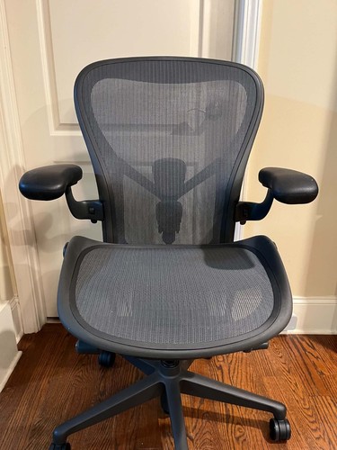 Herman miller aeron chair - miller,