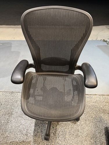Herman miller aeron black mesh - herman,